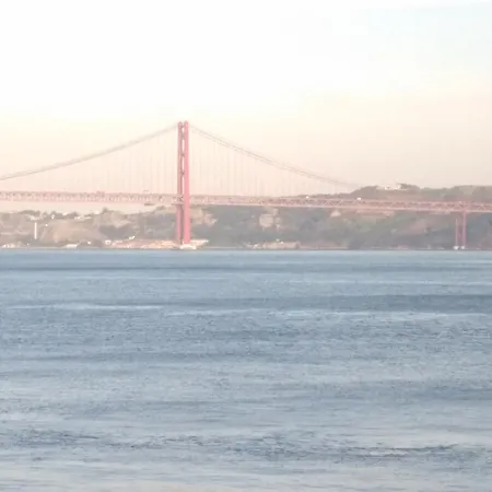 Sun House Belem - Free Parking And View Tower דירה *